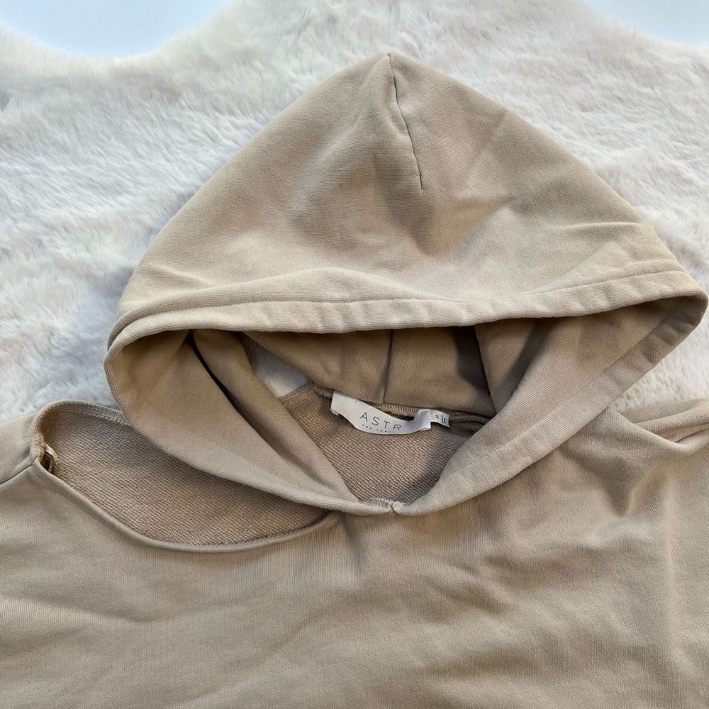 ASTR the label Swift Shoulder Cut Out Hoodie Sweatshirt Sand size M - Picture 6 of 13